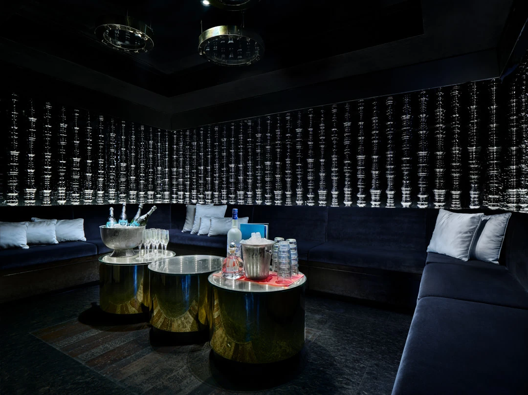 CÉ LA VI Singapore VIP room with navy velvet and champagne service