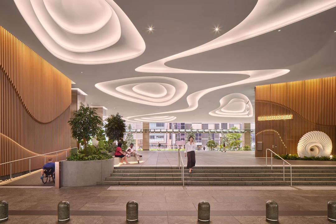 One Raffles Quay Garden Plaza canopy space with open forecourt