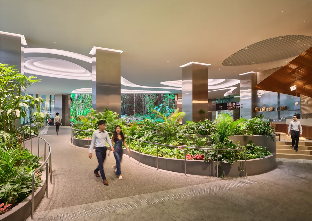 One Raffles Quay South Tower connection to Garden Plaza with central planting bed