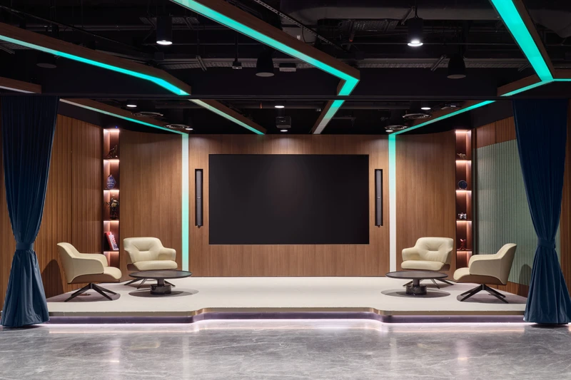 Huddle room with large screen and collaborative seating