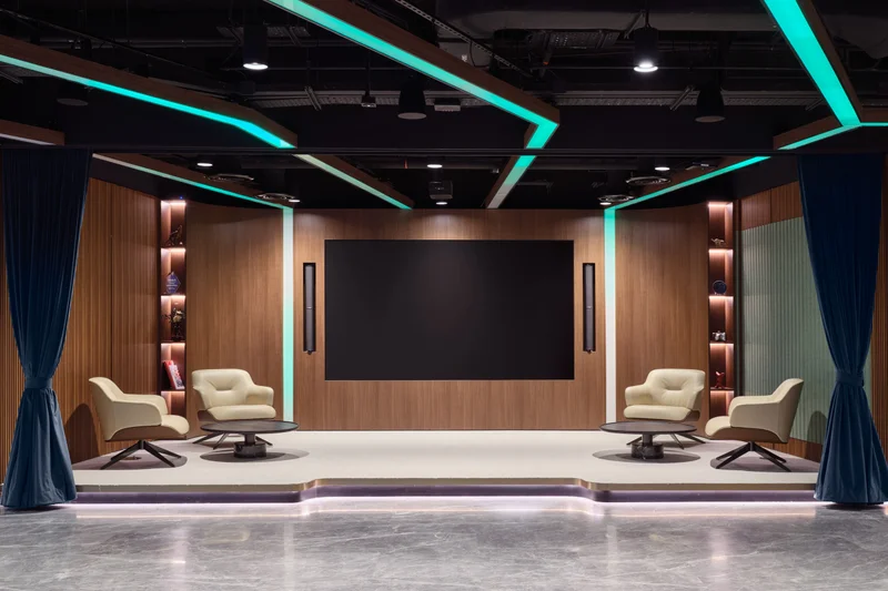 Huddle room with large screen and collaborative seating
