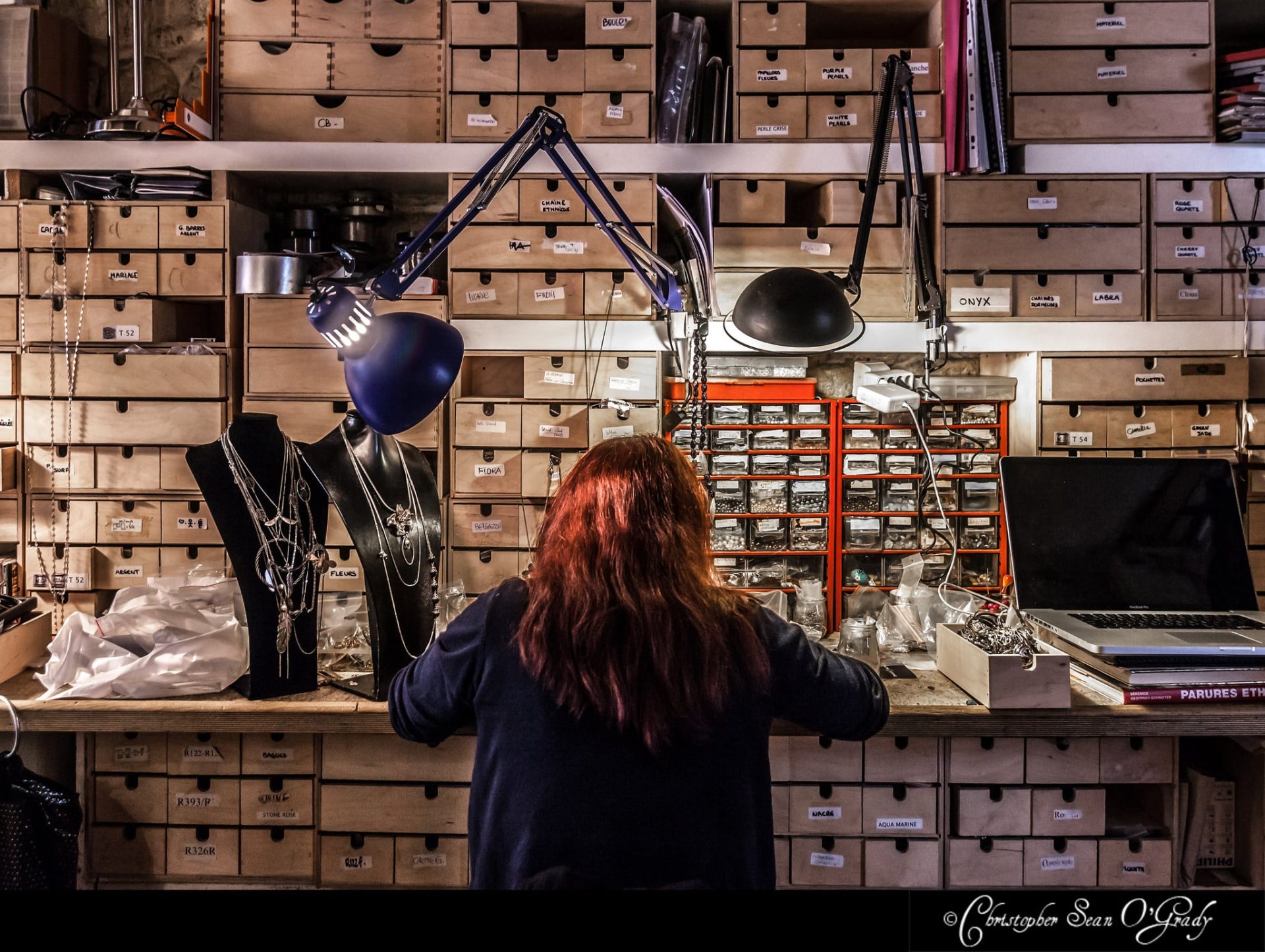 Lifestyle-Photography-Lotta-Djossou-in-Paris-Portrait-3-min